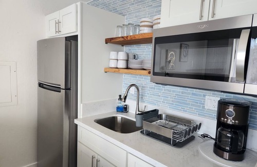 Makaha Valley Condo | Beautifully renovated condo in paradise - car included!