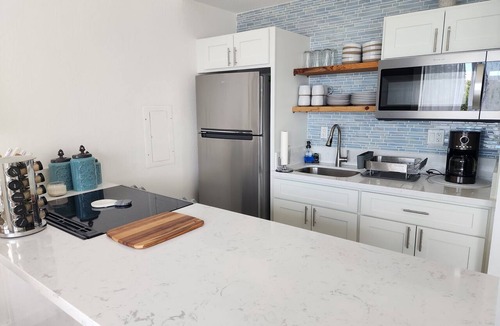 Makaha Valley Condo | Beautifully renovated condo in paradise - car included!