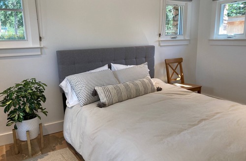 Newlands House | Beautifully Renovated Historic Boulder Guesthouse for Longer Stays/30 day min