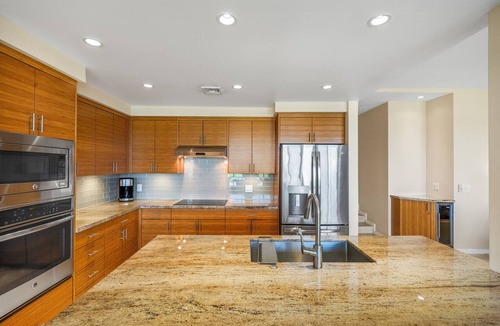 Wailea Condo | Beautifully Upgraded Oceanview Condo Steps to the Beach at Makena Surf #F-109