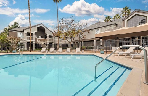 Torrance Hotel | Better Choice for your Vacation! 3 Comfortable Units with Free Breakfast
