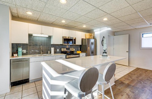 Perrysburg Apartment | Between Restaurant & Brewery! Chic Perrysburg Apt
