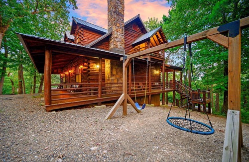 Broken Bow House | Big Sky Mountain Lodge-Spectacular Views-Hot TubGameRoomPlay-SetHike To River