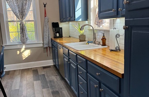 Blackstone House | Bluebird on Main-cozy and cheerful 3 bedroom house.