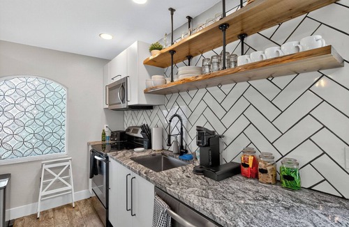 Alta Vista House | Boho Bungalow · 10 Minutes to Siesta Key Beach and 5 Minutes to Downtown.