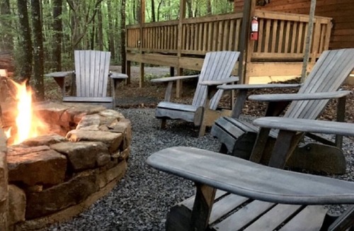 Sautee Nacoochee Cabin | Bordering The National Forest. The Bear Affair Cabin.