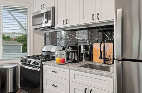 Ardmore Apartment | Brand New 1BDR Near Downtown Ardmore | Free Park