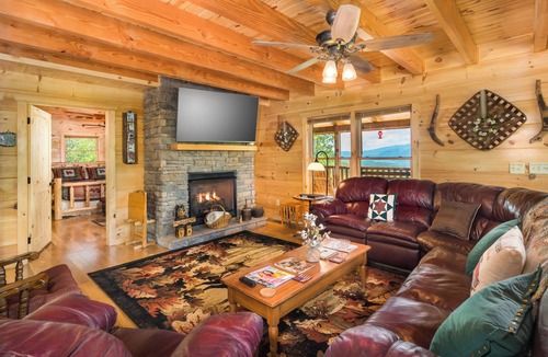 Cosby Cabin | BRAND NEW, STUNNING MOUNTAIN VIEWS, AMENITIES JUST FOR YOU! NEAR NATIONAL PARK!