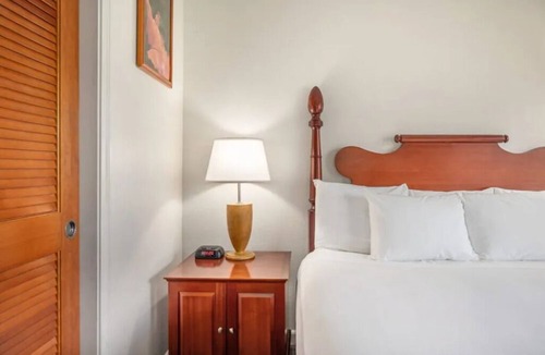 Kahului Hotel | Breathtaking Beach Retreat Perfect for Romantic Couple Stay | Outdoor Pool