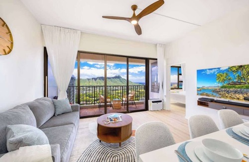 Waikiki Apartment | Breezy 1BR w/ocean, mountain & city views