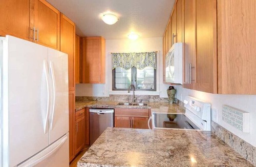 Lihue Condo | Bright, Airy Condo w/Epic View! Wood Floors, Lanai, Full Kitchen, WiFi–Kaha Lani 225
