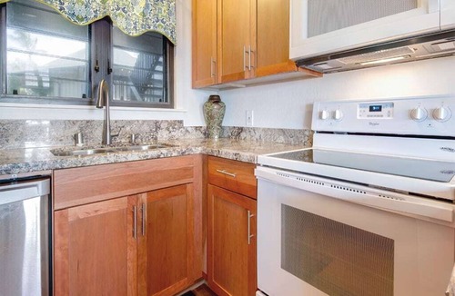 Lihue Condo | Bright, Airy Condo w/Epic View! Wood Floors, Lanai, Full Kitchen, WiFi–Kaha Lani 225