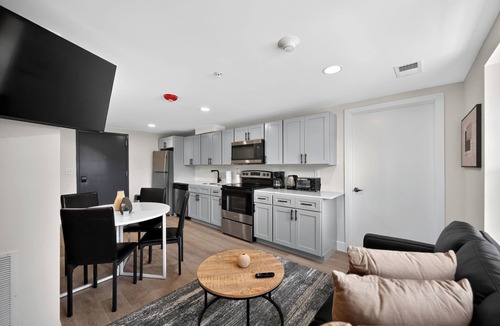 Reading Apartment | Bright and stylish fully furnished unit