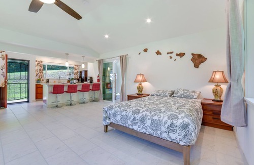 Pauwela Apartment | Bright Haiku Studio: Patio + Rainforest View