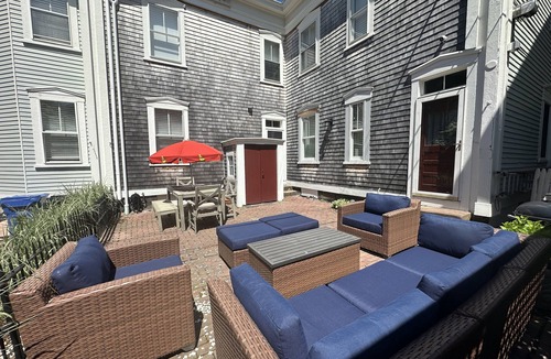 Historic Hill House | Bright & Sunny 1 Bed/1 Bath Downtown Newport - Unit 1 1 Bedroom Home