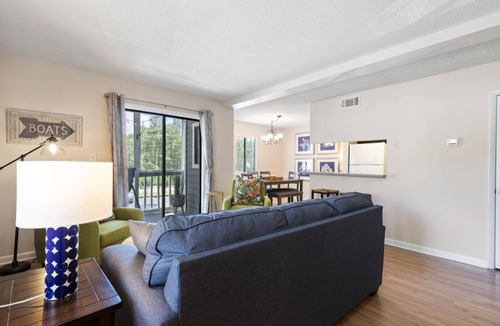 Calabash Condo | Calabash Style Condo w/King Bed & Pool