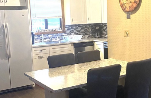Village at Camelback House | CAMELBEACH,FREE 3d NIGHT,Indoor Pool, Hot Tub,Deck w Grill,Room for 3 families