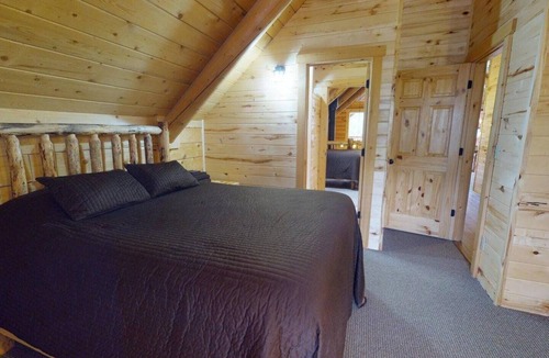 Monticello Cabin | Camp Jackson Group Resort