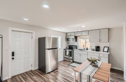 Berkley House | Carriage House I Tennyson I Pet frndly I Red Rocks