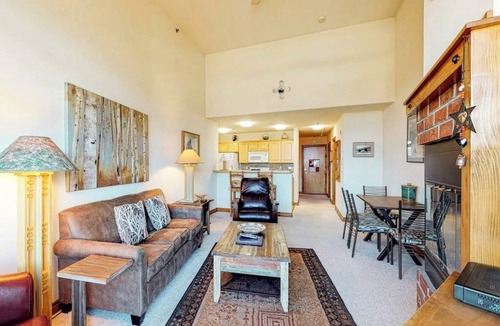 Dillon Apartment | Centrally Located Studio with Stunning Views - Near Shopping, Dining, & Skiing
