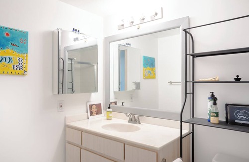Tantalus Apartment | Charming 1-bedroom penthouse corner unit in welcoming Honolulu neighborhood