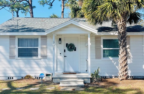 Park East Cottage | Charming 2-bedroom cottage in brilliant downtown Sarasota with Wi-Fi, AC