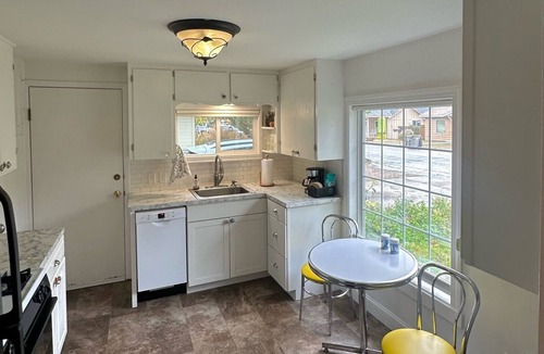 Depot Bench House | Charming 2-bedroom House - Near Downtown