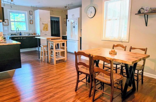 Arnold House | Charming 3-bedroom home in Arnold’s water-privileged community near the park