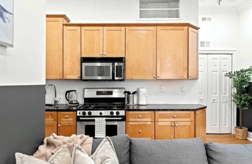 Old City Apartment | Charming 4BR | Fits 10 | in Historic Old City PA