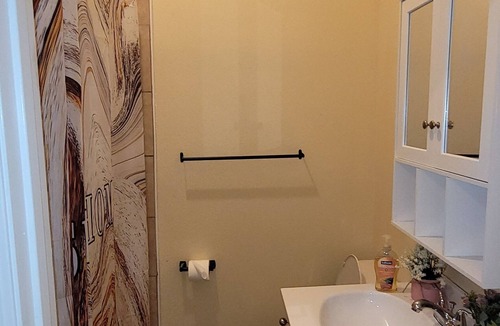 Columbus Hotel | Charming 5-bdrm hotel with AC, WiFi in serene Fulton, Arkansas. Private baths.