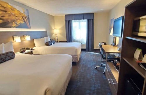 Pembroke Park Hotel | Charming hotel room in fabulous with amenities & close to Hardrock Stadium
