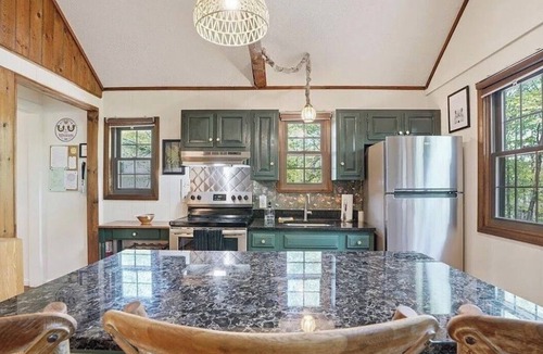 Lake Harmony Estates House | Charming Lake Harmony Chalet Cabin w/King Bed, Close to Lake