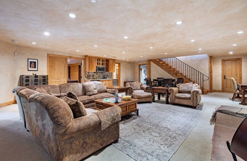 Historic District Villa | Cherry Ridge by AvantStay | Incredible Mountain Mansion w/Game Room, Hot Tub
