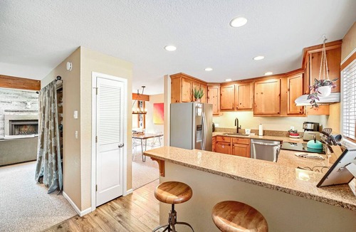 Intermountain Condo | Chic 3-Level Condo w/Private Deck, Hot Tub & BBQ