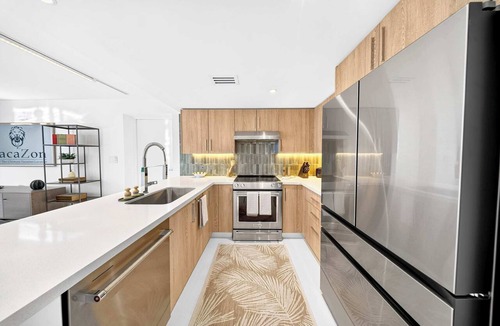 Bay Harbor Islands Condo | Chic Bay Harbor 3BR Rooftop Pool Free Parking