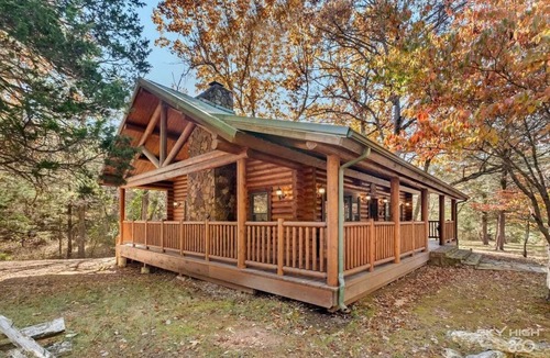 Eureka Springs Cabin | Cinnamon Valley - The Cattail