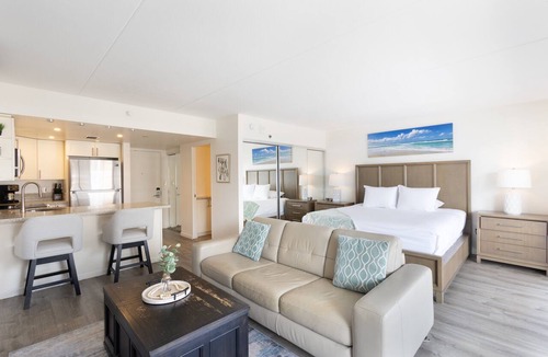 Waikiki Condo | City Lights, Mountain View! Ilikai Hotel, One-Bedroom, Renovated & updated!