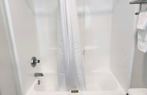 Foley Hotel | Clean & Relaxing Room w/Pool, Parking & Breakfast | Foley Railroad Museum-1.6mi