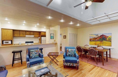 Maunaloa Condo | Colorful Molokai Condo by the Beach with W/D, Lanai & Pool