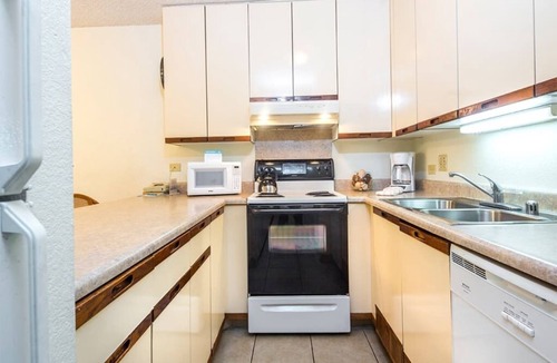 Kihei Condo | Comfortable, Casual Condo w/Lanai, Kitchen Ease, WiFi, AC–Kamaole Sands 9108