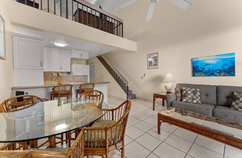 Kihei Condo | Comfortable, Top Floor Condo within Walking Distance to Beach, Shops, and Restau