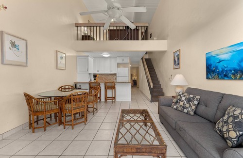 Kihei Condo | Comfortable, Top Floor Condo within Walking Distance to Beach, Shops, and Restau
