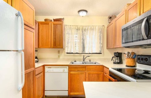 Lihue Condo | Comfy Ground Floor Condo w/Lanai, Updated Kitchen, Flat Screen, WiFi–Kaha Lani 116