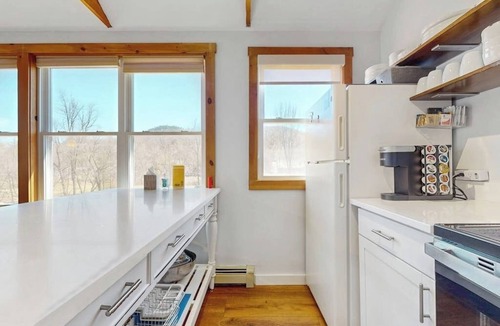 Proctorsville Condo | Convenient village condo w/mountain views, close to Okemo, partial a/c, w/d