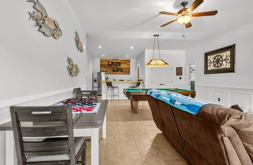 Bracey House | Copper Cove LKG Sleeps 18, hot Tub. Luxury Lakefront Retreat Lake Life!