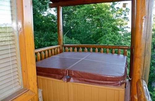 Pigeon Forge Cabin | Couples Romantic Paradise,Gorgeous View,Free HS WiFi,HTub,XM, Smart Home Theatre