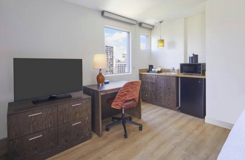 Waikiki Hotel | Courtyard by Marriott Waikiki Beach