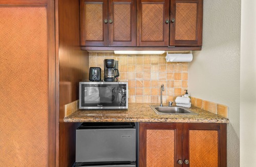 Wailua Condo | Cozy 1-bedroom condo in gorgeous Kapaʻa with AC