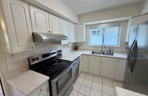 McCully - Moiliili Apartment | Cozy and Modern Honolulu Hale