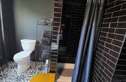 Garwyn Oaks Bed & Breakfast | Cozy Baltimore Suite Free Parking NearJohn Hopkins